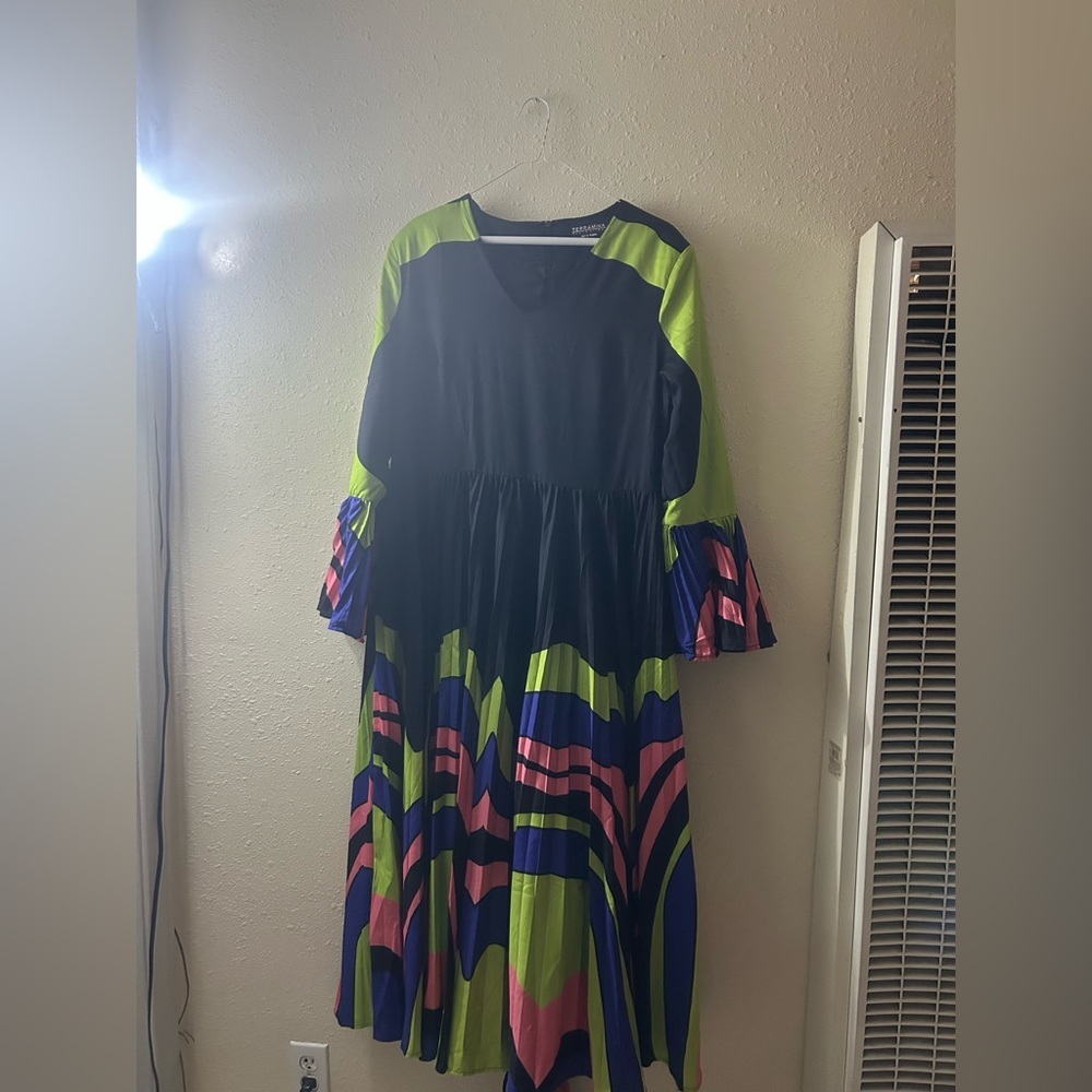 Terramina Vibrant Long Sleeve Dress in Black and Green